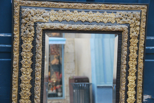 Grand Miroir De Style Louis XIV  En Laiton Repoussé