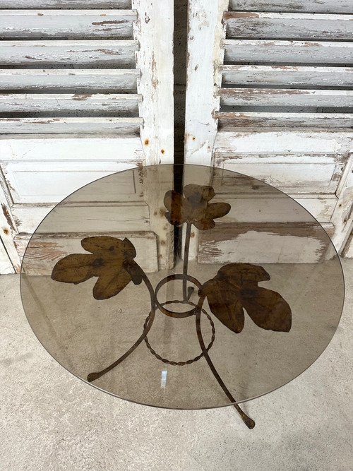 Petite table d’appoint en métal doré