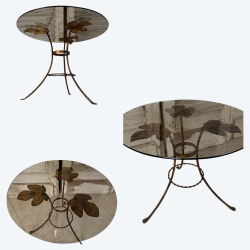 Petite table d’appoint en métal doré
