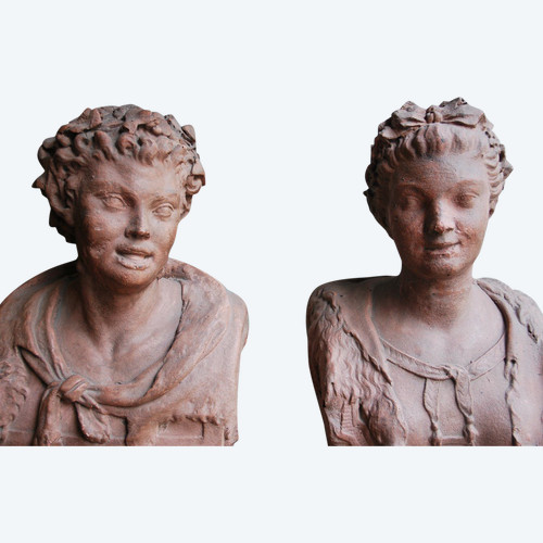 Ein Paar Terrakotta-Büsten aus der Directoire-Epoche und ihre Hüllen