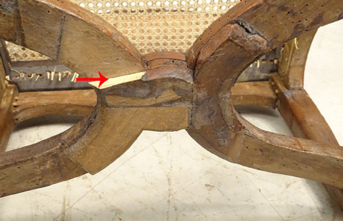 Poltrona Regency in canna di faggio intagliata con conchiglie fogliate XVIII secolo