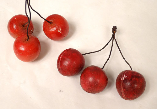 Set di 21 frutti in marmo policromo di Carrara Uve Pesche Ciliegie XIX secolo