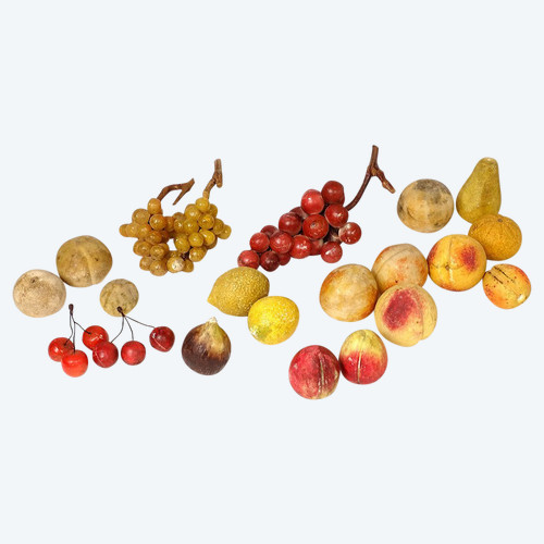 Set di 21 frutti in marmo policromo di Carrara Uve Pesche Ciliegie XIX secolo