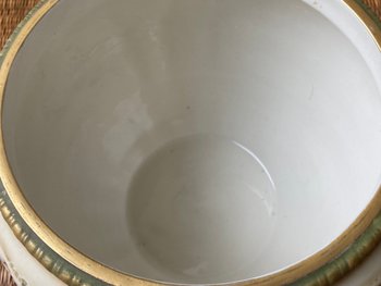 vaso in porcellana color crema della fabbrica Turn - 1909