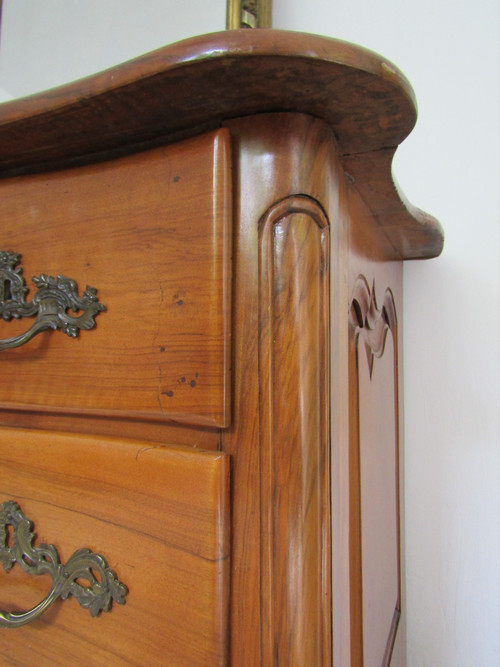 Commode galbée Louis XV