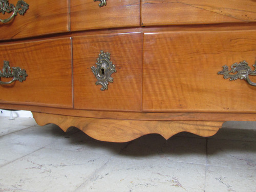 Commode galbée Louis XV