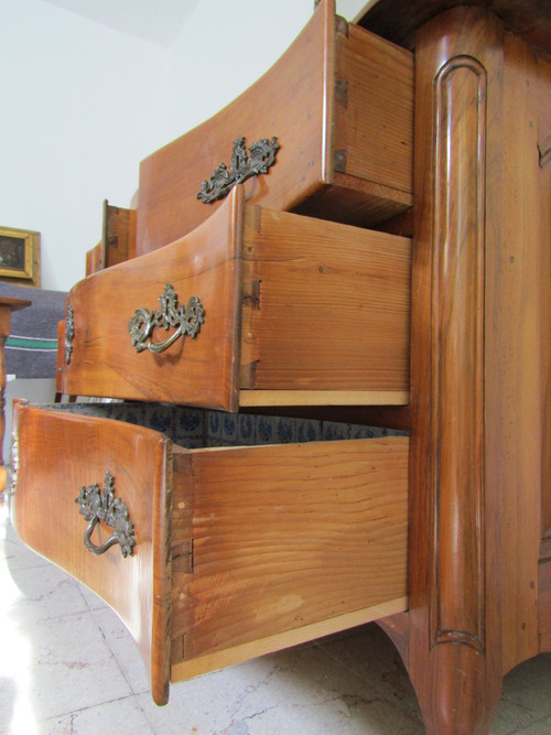 Commode galbée Louis XV