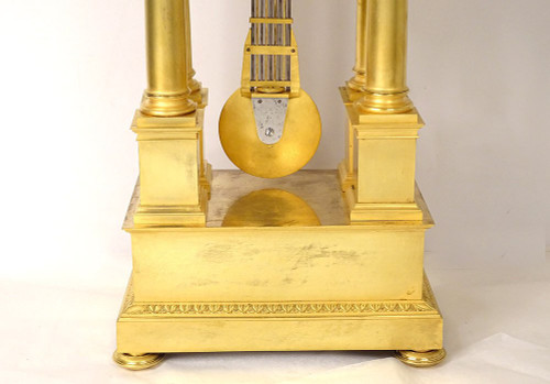 Säulen-Portikus-Pendeluhr Bronze vergoldet Flocard Paris Empire Clock XIX.