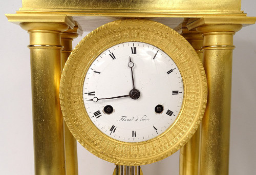 Säulen-Portikus-Pendeluhr Bronze vergoldet Flocard Paris Empire Clock XIX.