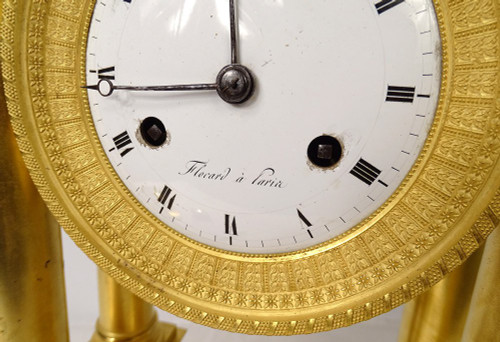 Säulen-Portikus-Pendeluhr Bronze vergoldet Flocard Paris Empire Clock XIX.