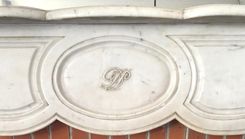 Modello Pompadour in stile Luigi XV, mantello in marmo bianco di Carrara del XX secolo