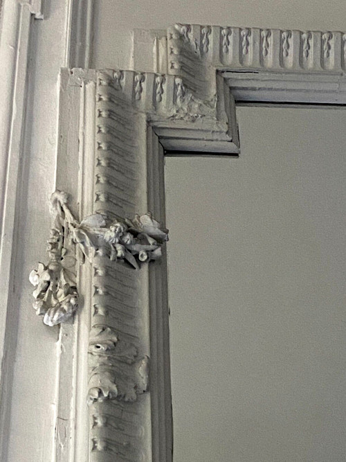 Louis XVI style mirror in wood and carved stucco XX century