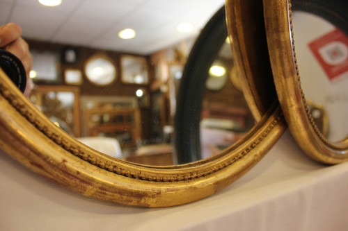 Specchio ovale con modanatura a perline a mezza giuntura, foglia d'oro 43 X 51 cm