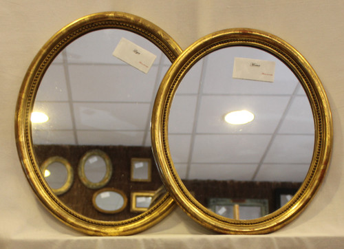 Specchio ovale con modanatura a perline a mezza giuntura, foglia d'oro 43 X 51 cm