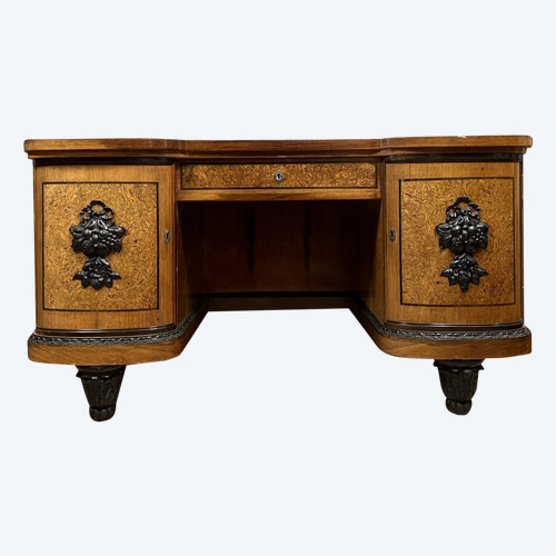 Gewölbter Mittelschreibtisch Art Deco Epoche aus hellem Lupenholz und schwarzem Lack um 1925