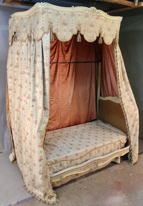 Lit Baldaquin De Chateau à La Polonaise