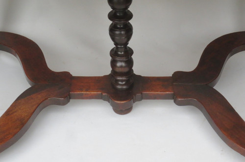 Louis XIII writing table in natural wood.