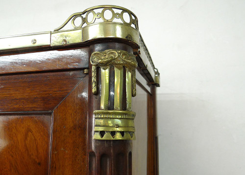 Sekretär mit Guillotine Louis XVI Mahagoni-Marmor, gestempelt L. Moreau XVIII