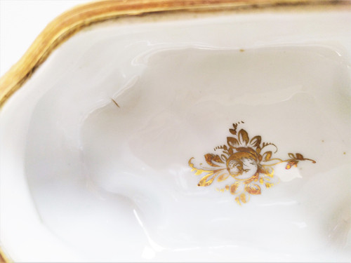 Scatola in Porcellana di Limoges Decoro a Mano. Cornice in Ottone Dorato
