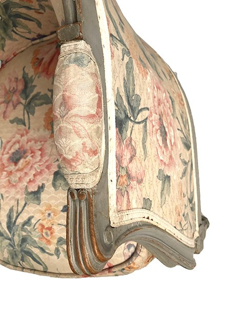 Transitional style gondola bergère in gray lacquered wood