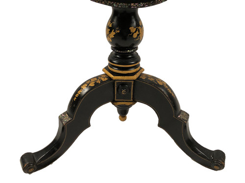 Tavolino inclinabile in legno annerito con decoro dipinto di fiori e uccelli, bordeaux. Napoleone III