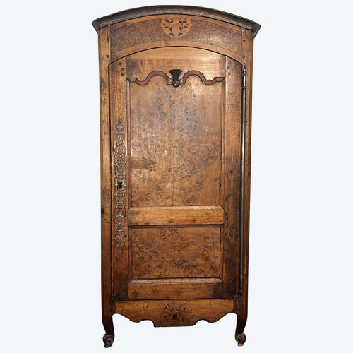 Armoire 1700 en noyer et bruyère