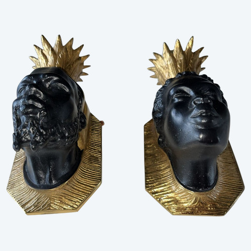 Maison Bagues Paar Wandleuchter aus Bronze mit maurischen Köpfen und Palmetten