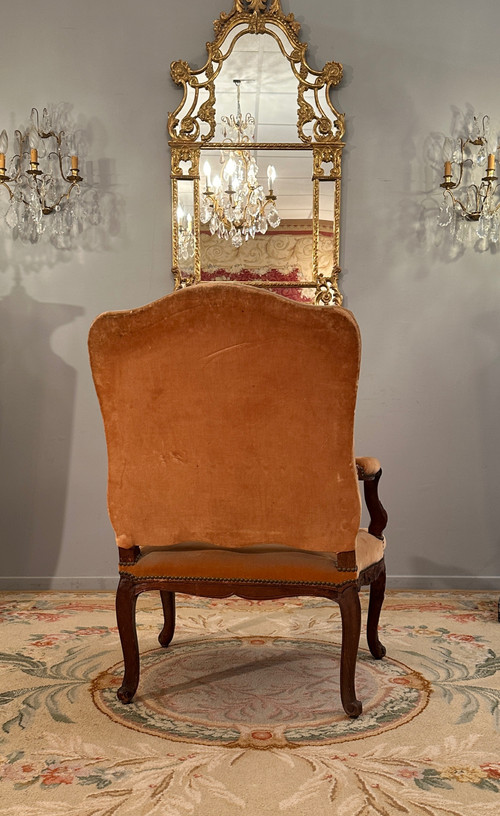 Poltrona in noce del periodo Regency, 1720 circa