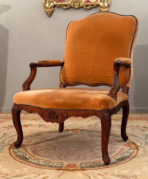 Poltrona in noce del periodo Regency, 1720 circa