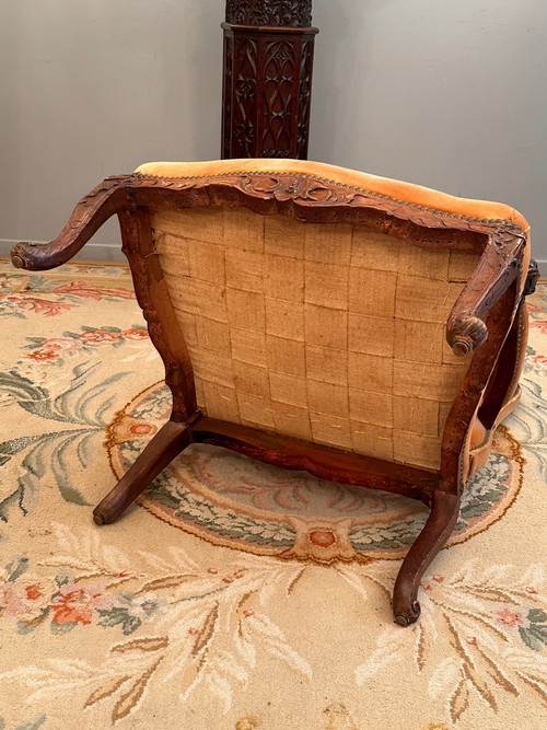 Poltrona in noce del periodo Regency, 1720 circa