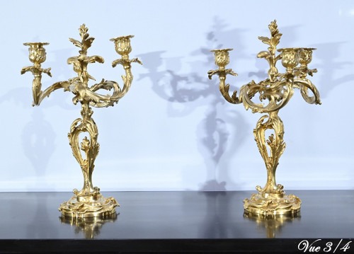Coppia di candelabri in bronzo dorato, stile Luigi XV – Fine XIX secolo