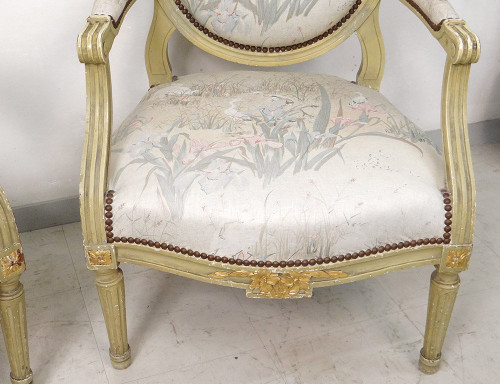 Paire Fauteuils Louis XVI à La Reine Dossier Médaillon Bois Laqué XVIIIème