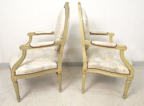 Paire Fauteuils Louis XVI à La Reine Dossier Médaillon Bois Laqué XVIIIème