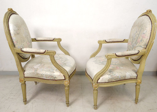 Paire Fauteuils Louis XVI à La Reine Dossier Médaillon Bois Laqué XVIIIème