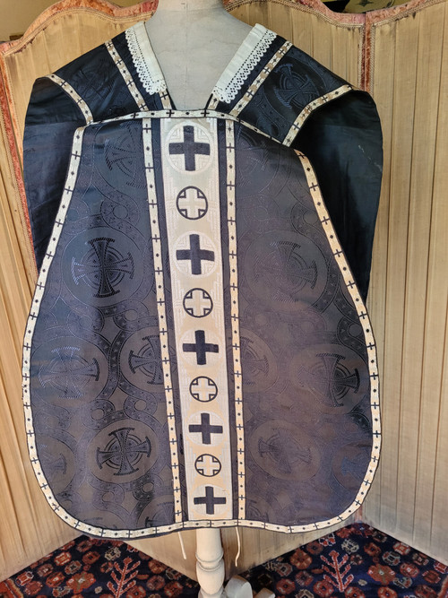 Chasuble de damas noir époque vers 1900