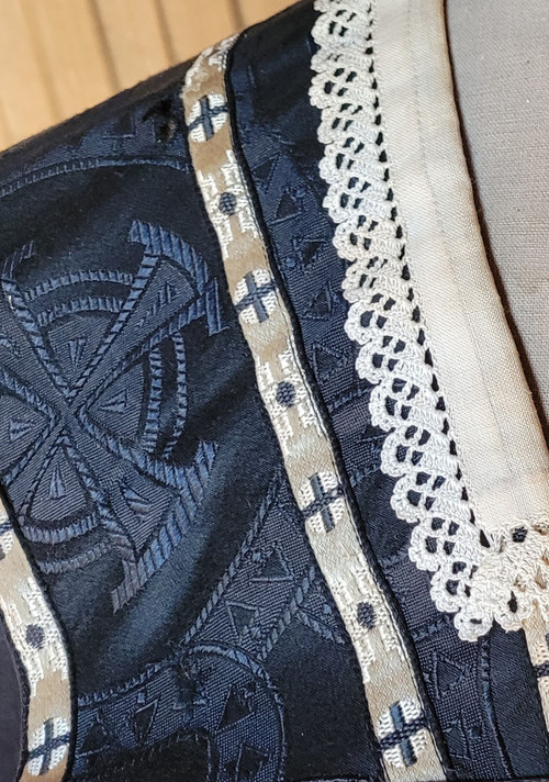 Chasuble de damas noir époque vers 1900