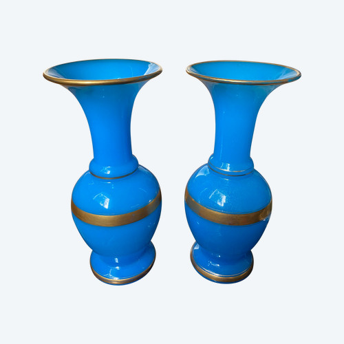 Paire de vases en opaline bleu vif milieu XIXème