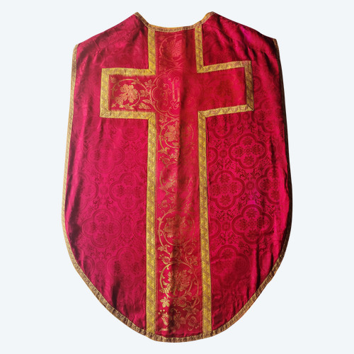 Ensemble liturgique en damas incarnat ( chasuble étole et voile de calice) époque XIXe siècle