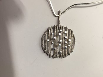 Collier torque Moderniste en Argent. Années 70