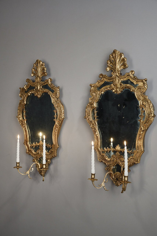 Paire de miroirs en bois doré de style vénitien A DEUX BRAS DE Lumières, XIXe siècle