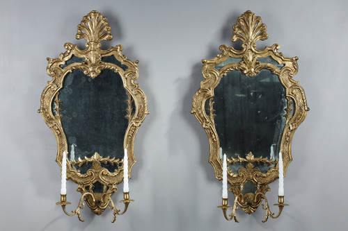 Paire de miroirs en bois doré de style vénitien A DEUX BRAS DE Lumières, XIXe siècle