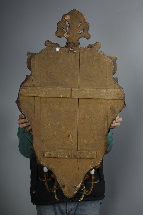 Paire de miroirs en bois doré de style vénitien A DEUX BRAS DE Lumières, XIXe siècle