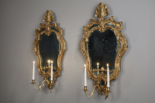 Paire de miroirs en bois doré de style vénitien A DEUX BRAS DE Lumières, XIXe siècle