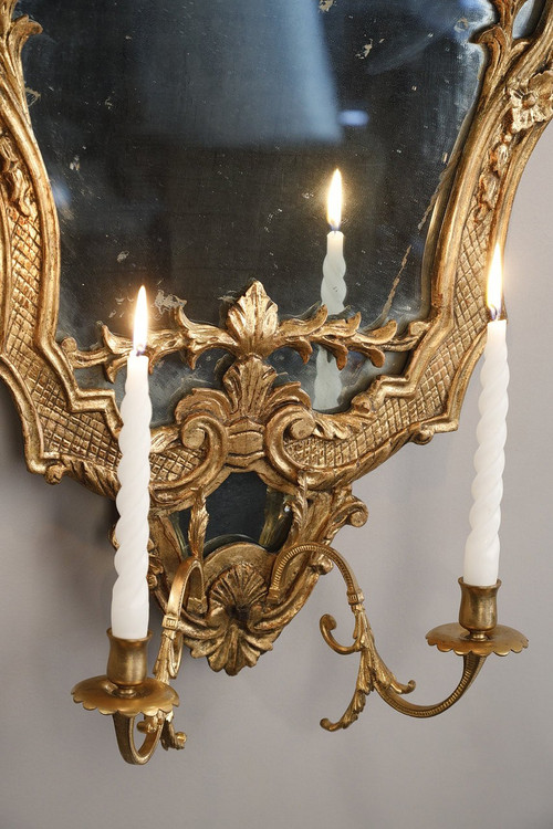 Paire de miroirs en bois doré de style vénitien A DEUX BRAS DE Lumières, XIXe siècle