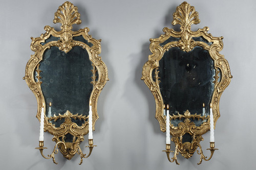 Paire de miroirs en bois doré de style vénitien A DEUX BRAS DE Lumières, XIXe siècle