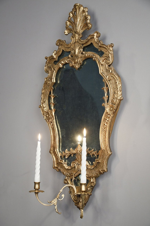 Paire de miroirs en bois doré de style vénitien A DEUX BRAS DE Lumières, XIXe siècle