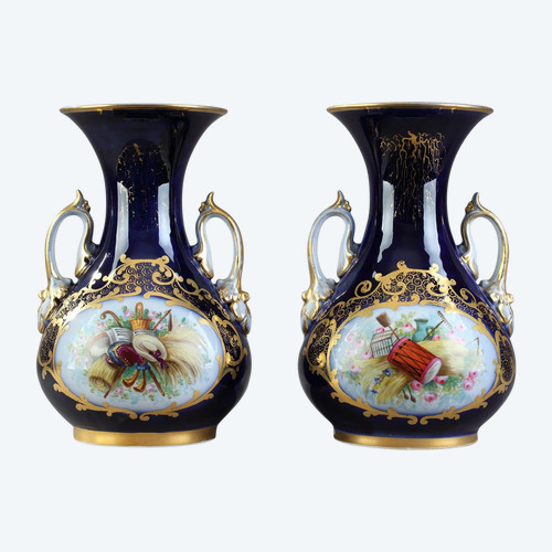 Coppia di vasi in porcellana Valentine, XIX secolo