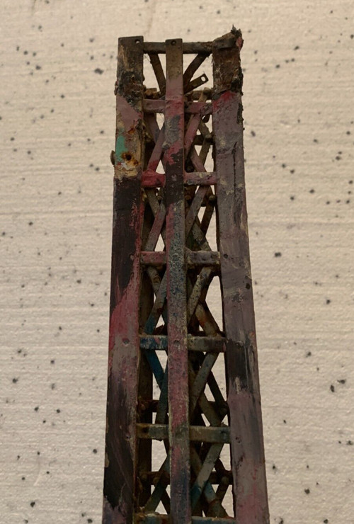 Tour EIFFEL en fer plat et cornières patinées XX siècle