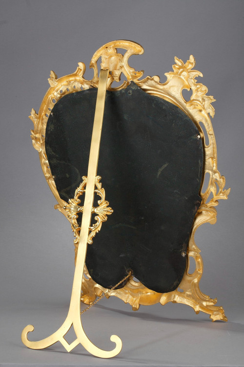 Miroir à poser en bronze doré de style Louis XV