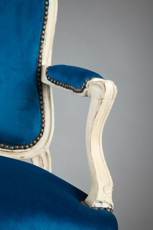 Vier entenblaue Samtsessel aus der Zeit Louis XV